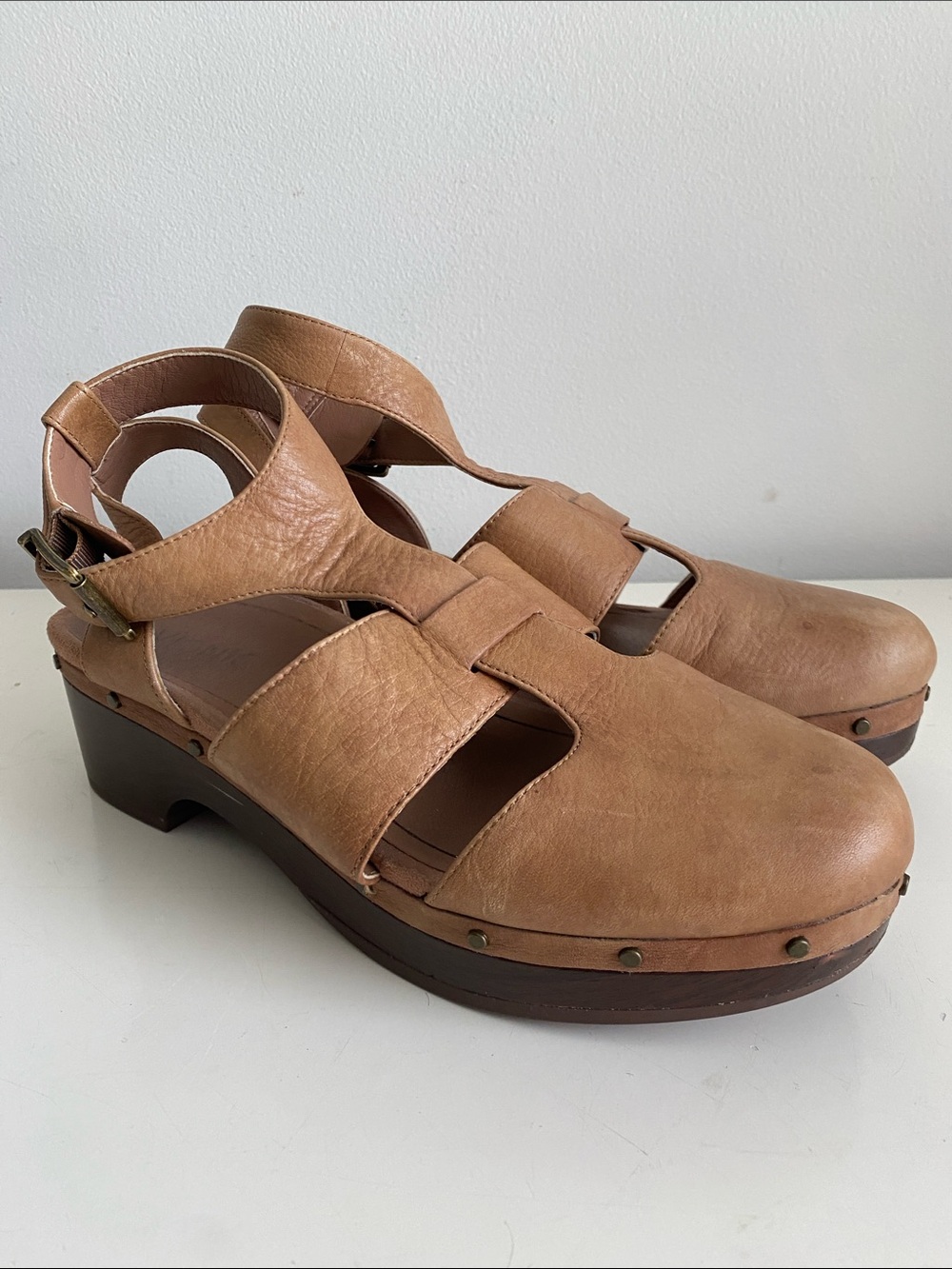 Vionic Tan Leather Shoe Size 8